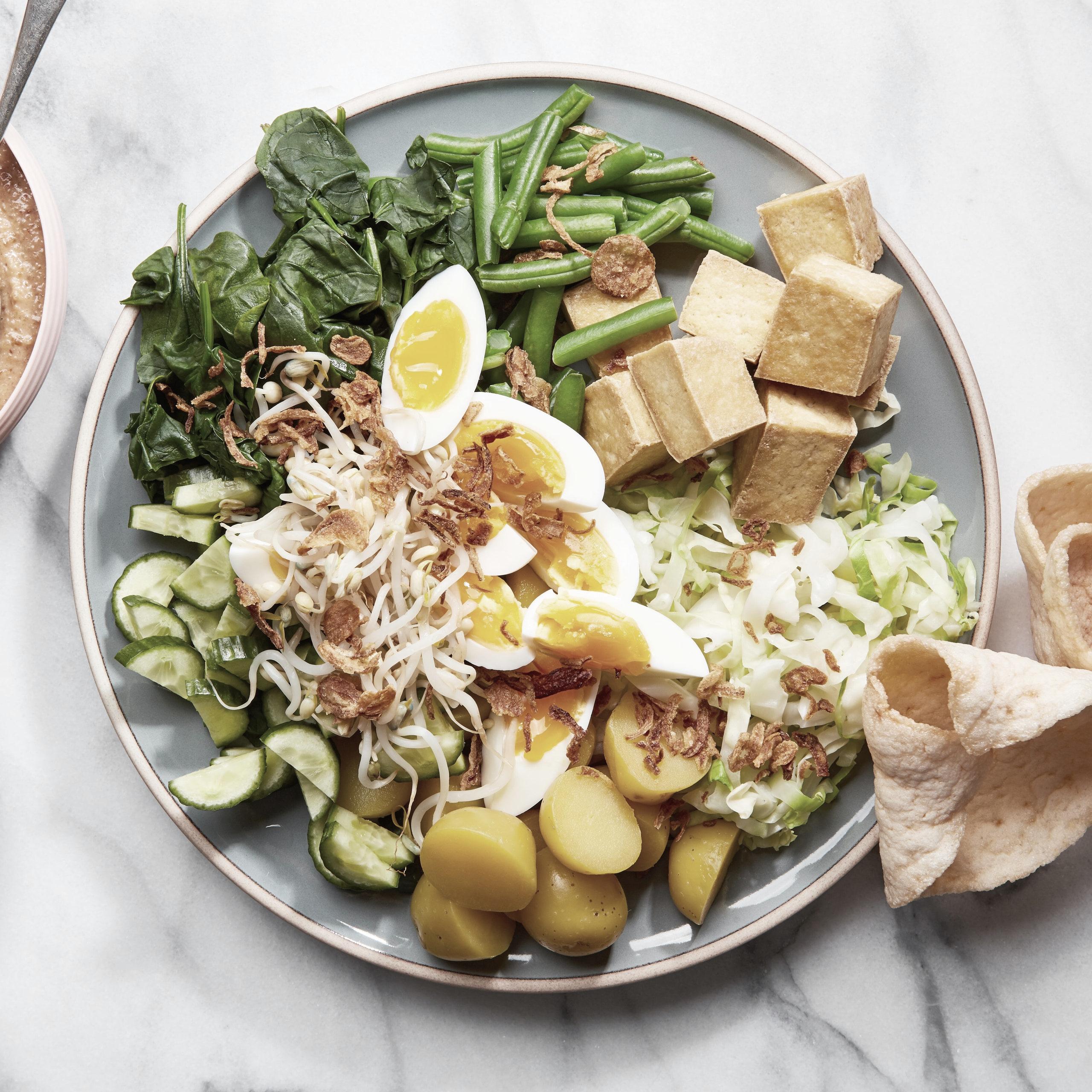 Découverte culinaire : le Gado-Gado, le plat tout-en-un indonésien